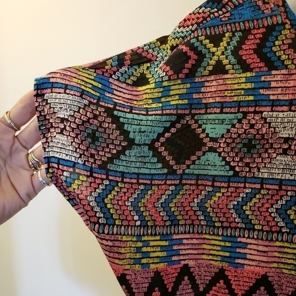 AZTEC geometric colorful Print Short Sleeved Blouse Tee sz M - Picture 7 of 8